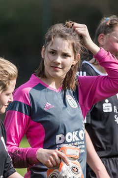 Bild 386 - wBJ SV Henstedt Ulzburg - TSV Sch�nberg : Ergebnis: 5:2